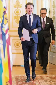  ?? FOTO: IMAGO ?? Neuauflage der schwarz-blauen Regierung in Österreich: Bundeskanz­ler Sebastian Kurz (ÖVP, vorne) und FPÖ-Chef Heinz-Christian Strache.