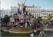  ?? (Photo Dominique Leriche) ?? La joie à Toulon, place de la Liberté, comme partout en France.