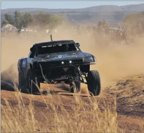  ?? Picture: MATTHEW DANIELE ?? OFF-ROAD: A driver churns through the dust in the Australian Off Road Championsh­ips’ Finke Desert Race leg in central Australia.