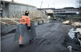  ??  ?? Över 5 000 arbetare har under tre år jobbat med att bygga och renovera Olympiasta­dion.