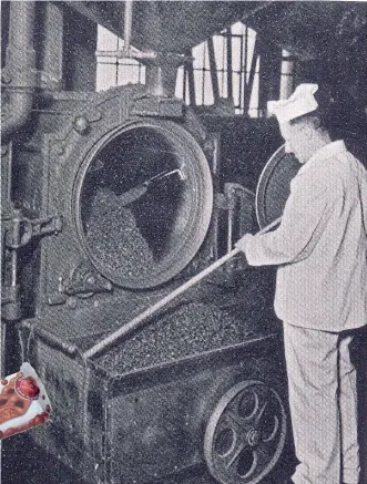  ?? STAR ARCHIVES ?? A worker stirs chocolate crumb at the original Neilson chocolate factory on Gladstone Avenue in this photo from the 1940s.