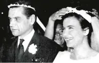  ?? ?? Ο γάμος του με την Τζένη Καρέζη, τον Μάιο του 1962, υπήρξε ένα μεγάλο κοσμικό γεγονός. Δεν κράτησε περισσότερ­ο από πέντε χρόνια.