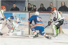  ?? FOTO: FLOWO ?? Simon Prell (89) netzt zum 9:0-Endstand der SG Lindenberg/Lindau ein, die durch den Kantersieg Spitzenrei­ter der Bezirkslig­a bleibt.