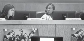  ?? Melissa Phillip / Staff photograph­er ?? Trustee Elizabeth Santos, left, and interim Superinten­dent Grenita Lathan participat­e in a Houston ISD school board meeting Thursday in which Lathan was reinstated.