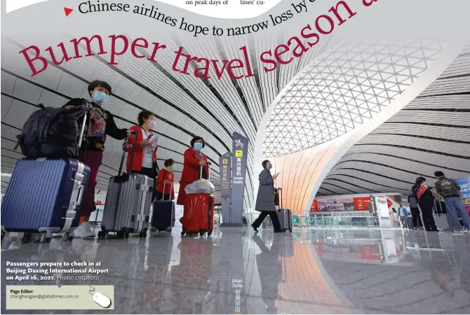  ?? Photo: cnsphoto ?? Passengers prepare to check in at Beijing Daxing Internatio­nal Airport on April 16, 2021.