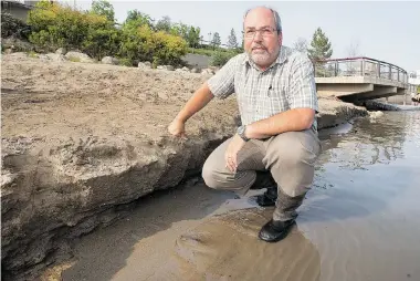  ?? GORD WALDNER/The StarPhoeni­x ?? John Pomeroy, a University of Saskatchew­an scientist and Canada Research Chair in Water Resources and Climate Change, says Saskatchew­an could be in for a prolonged dry spell, as seen in the low water levels in the South Saskatchew­an River.