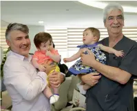  ?? Supplied photo ?? dr david robertson with Bourn hall babies, George and phoebe, and their father in dubai. —