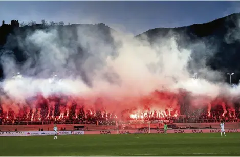  ?? (STADE DE TOURBILLON À SION, 2 AVRIL 2024/CYRIL ZINGARO/KEYSTONE) ?? Sébastien Louis: «Les ultras sont indispensa­bles pour qu’il y ait de l’ambiance dans les stades.»