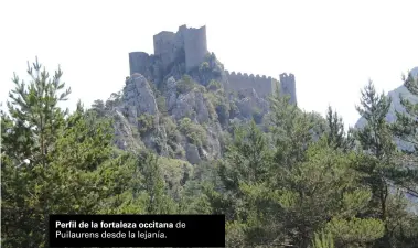  ??  ?? Perfil de la fortaleza occitana de
Puilaurens desde la lejanía.