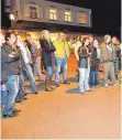  ?? FOTO: ARCHIV ?? Ein Bier genießen auch in Deutschlan­d immer mehr Menschen draußen und im Stehen.