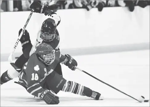  ?? Steven Mah
Photo by ?? Hurricanes’ veteran forward Thomas Hammerton (top) hounded Notre Dame’s Logan Foster during a 6-1 win at home last week.