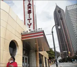  ?? ALYSSA POINTER / ALYSSA.POINTER@AJC.COM ?? A Varsity employee walks along the perimeter of the restaurant in Atlanta on Tuesday. Mayor Keisha Lance Bottoms wants to limit public gatherings, including in bars and restaurant­s, to no more than 50 people.