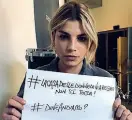  ??  ?? Emma, Loredana Berté, Alessandra Amoroso e Nina Zilli si sono fatte fotografar­e con l’hashtag di protesta contro la chiusura della casa delle donne: #dove andiamo?