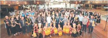  ?? ?? The third volume of the Kadazan Flash Cards applicatio­n is launched in conjunctio­n with the Internatio­nal Mother Language Day 2024 in Penampang on Thursday.