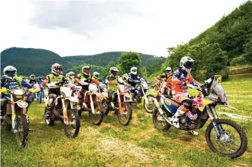  ??  ?? La veille de l’épreuve, Antoine Méo est venu animer un stage avec de jeunes pilotes. Genre rapide le stage pour suivre l’animal sur sa 450 Rally !