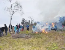  ?? FOTO: PRIVAT ?? Die Schüler der Zwiefalter Münstersch­ule waren beim Waldtag in der Wachholder­heide aktiv.