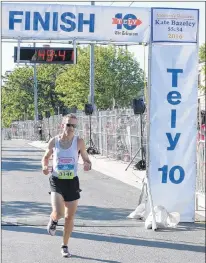  ?? JOE GIBBONS/THE TELEGRAM ?? Colin Fewer’s winning time in his 10th Tely 10 championsh­ip was sixth fastest in race history.