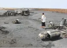  ?? Reuters ?? A man surveys the site of a crude oil pipeline explosion and fire near the Red Sea port of Hodeidah, Yemen, yesterday.