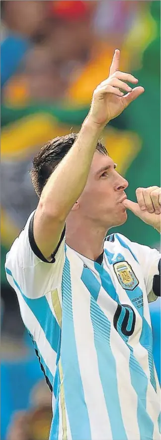  ??  ?? Gesto típico de Leo Messi tras marcar un gol