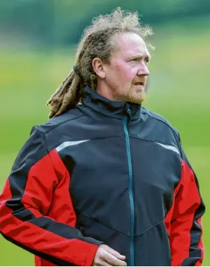  ?? Foto: Daniel Worsch ?? Gibt seiner Mannschaft eine klare Marschrout­e vor: Feldkirche­ns Trainer Andreas Pelta.