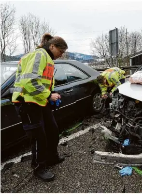  ?? Foto: Patrick Seeger/dpa ?? Gerade tödliche Unfälle können für Polizistin­nen und Polizisten zur Belastung werden.