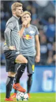  ?? FOTO: DPA ?? Timo Werner (li.) und Kevin Kampl warten aufs Weiterspie­len.