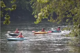  ?? MARIAN DENNIS — MEDIANEWS GROUP ?? Campers at H2YO! kayak the Schuylkill River and collect water samples as part of the integrated STEM camp.