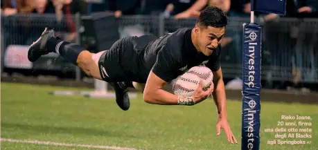  ?? AP ?? Rieko Ioane, 20 anni, firma una delle otto mete degli All Blacks agli Springboks