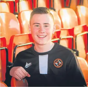  ?? Picture: Steve MacDougall. ?? Arran at Tannadice Park in Dundee, and with parents Malcolm Leiper and Gill Stewart.