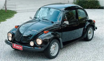  ??  ?? A versão 1303 marcou o apogeu tecnológic­o do Fusca, mas só foi comerciali­zada na Europa e nos Estados Unidos. Uma das vantagens do modelo era o uso da suspensão dianteira Mcpherson, que possibilit­ava deitar o estepe e aumentar o espaço de bagagem no porta-malas