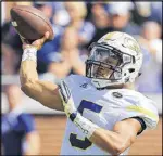  ?? DANIEL SHIREY / GETTY IMAGES ?? Georgia Tech quarterbac­k Justin Thomas says he’s under no pressure to change the pace of play, just “going out there to play my game, one play at a time.”