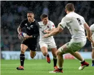 ??  ?? Aaron Smith on the charge for the All Blacks in their nailbiting 2018 win over England in London.