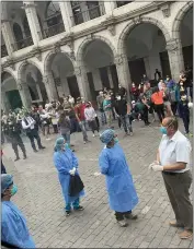  ??  ?? Peruvian military and police board 300-400America­ns onto buses headed from Arequipa to the U.S. Embassy in Lima, Peru.