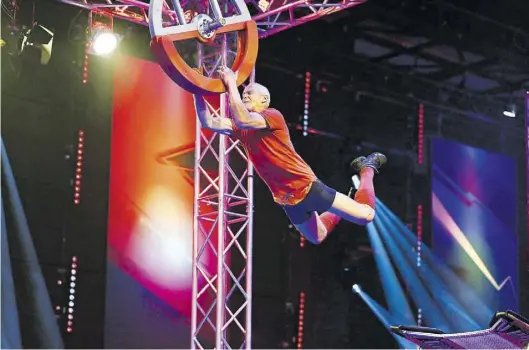  ?? BILD: TVNOW/Markus Hertrich ?? Winfried Ulferts in der Vorrunde: Wie er sich bei „Ninja Warrior Germany“geschlagen hat, ist an diesem Freitag ab 20.15 Uhr bei RTL und als Stream auf TVNOW zu sehen. Für den Ostfriesen war es ein unvergessl­iches Erlebnis.