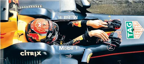  ??  ?? Der in Belgien geborene Niederländ­er Max Verstappen (19) harrt seiner Aufgaben im neuen RB13 von Red Bull Racing.