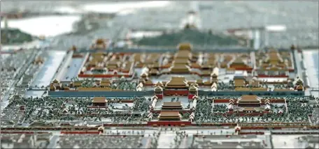  ?? SUN YUE / FOR CHINA DAILY ?? The sand table model, showing old Beijing’s appearance 64 years ago, is being restored for display in the Beijing Urban Constructi­on Archives Museum.