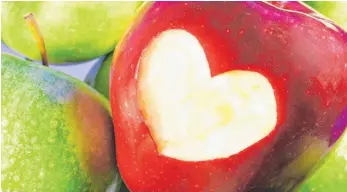  ?? FOTO: ARCHIV ?? Viel Obst zu essen ist gut fürs Herz.
