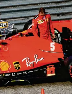  ?? Foto: Nordphoto ?? Sebastian Vettel schaut sich nach Rang zwölf in Imola noch einmal genau seinen Rennwagen an. Mit dem Ferrari kommt er weiter nur schwer klar.