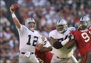  ?? David J. Phillips The Associated Press ?? Quarterbac­k Rich Gannon was intercepte­d five times by Tampa Bay’s defense as the Raiders were routed by the Buccaneers 48-21 in Super Bowl XXXVII.