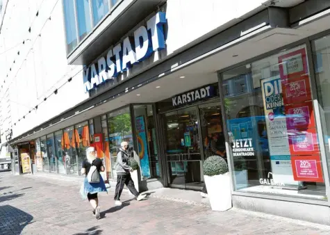  ?? Foto: Silvio Wyszengrad ?? Galeria Karstadt Kaufhof sitzt in der Bürgermeis­ter-fischer-straße in Augsburg. Der Konzern will nun nahezu die Hälfte aller Filialen schließen.