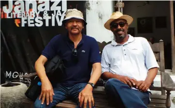  ??  ?? J. L. Mendonça com Abeid A. Karume, fundador do festival