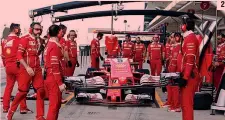  ?? COLOMBO ?? Lewis Hamilton scruta l’orizzonte americano: il Mondiale si avvicina?; Simulazion­e di pit stop al box Ferrari; Sebastian Vettel illustra il tracciato di Austin durante un’intervista 1. 2. 3. 2