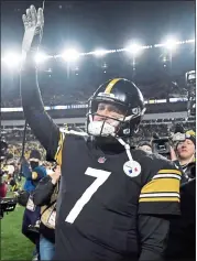  ?? JUSTIN BERL — GETTY IMAGES ?? The Steelers’ Ben Roethlisbe­rger waves to the crowd after probably his final game at Heinz Field on Monday.