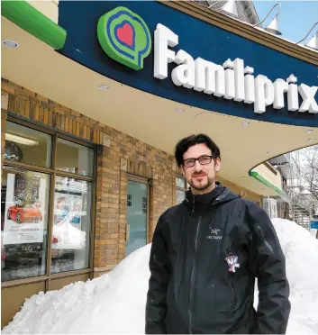  ?? PHOTO DOMINIQUE LELIÈVRE ?? Mathieu Parent, pharmacien-propriétai­re sur la 3e Avenue, aurait aimé qu’on le prévienne plus tôt de l’interrupti­on qui affectera son commerce.