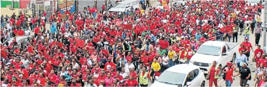  ?? Picture: ZIYANDA ZWENI ?? PAINTING TOWN RED: Hundreds of workers took to the streets of Mthatha on Wednesday in line with the national Cosatu strike against job losses.