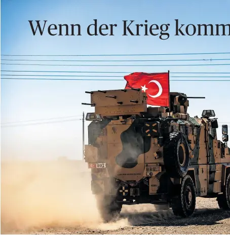  ??  ?? Ein gepanzerte­r türkischer Aufklärung­swagen/Truppentra­nsporter vom Typ „Kirpi“(Igel) auf Patrouille­nfahrt unweit der syrischen Givbild vom September).
