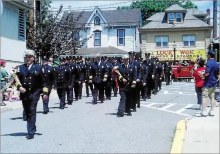  ?? PHOTOS BY GIL COHEN – DIGITAL FIRSTS MEDIA ?? Members of Honey Brook Fire Company’s first appearance marching in dress uniforms.