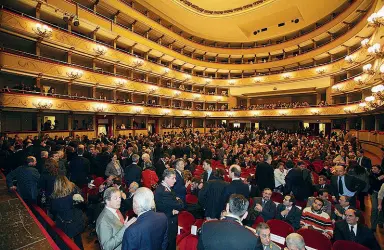  ??  ?? Nel 2008
Nella foto l’evento del febbraio di dieci anni fa al Teatro Verdi: il «Corriere Fiorentino» si presentava alla città Sopra il logo realizzato da Claudio Nerone e che segnerà tutti gli eventi legati al nostro decennale