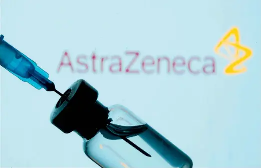  ??  ?? Der Pharmakonz­ern Astra Zeneca ging im weltweiten Rennen um einen Impfstoff gegen die Krankheit Covid-19 als Nummer drei ins Ziel.