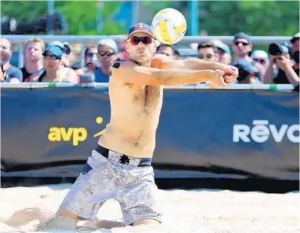  ?? MIKE STOBE/GETTY IMAGES ?? Phil Dalhausser, a UCF and Daytona Beach Mainland alum, digs the ball during a New York beach-volleyball tournament last month.